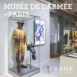 museum exhibition display cases Paris