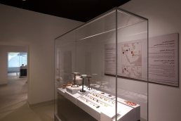 Saruq Al Hadid Archaeology Museum - Dubai - FRANK glass display cases