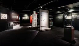 traveling museum display cases